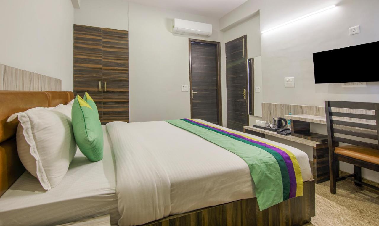 Hotel Treebo Swastika Premium Noida Esterno foto