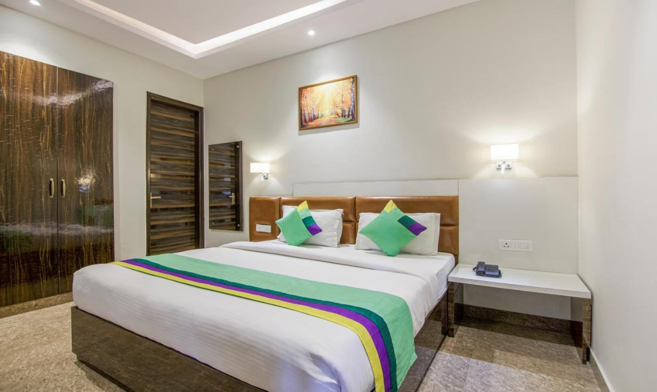 Hotel Treebo Swastika Premium Noida Esterno foto