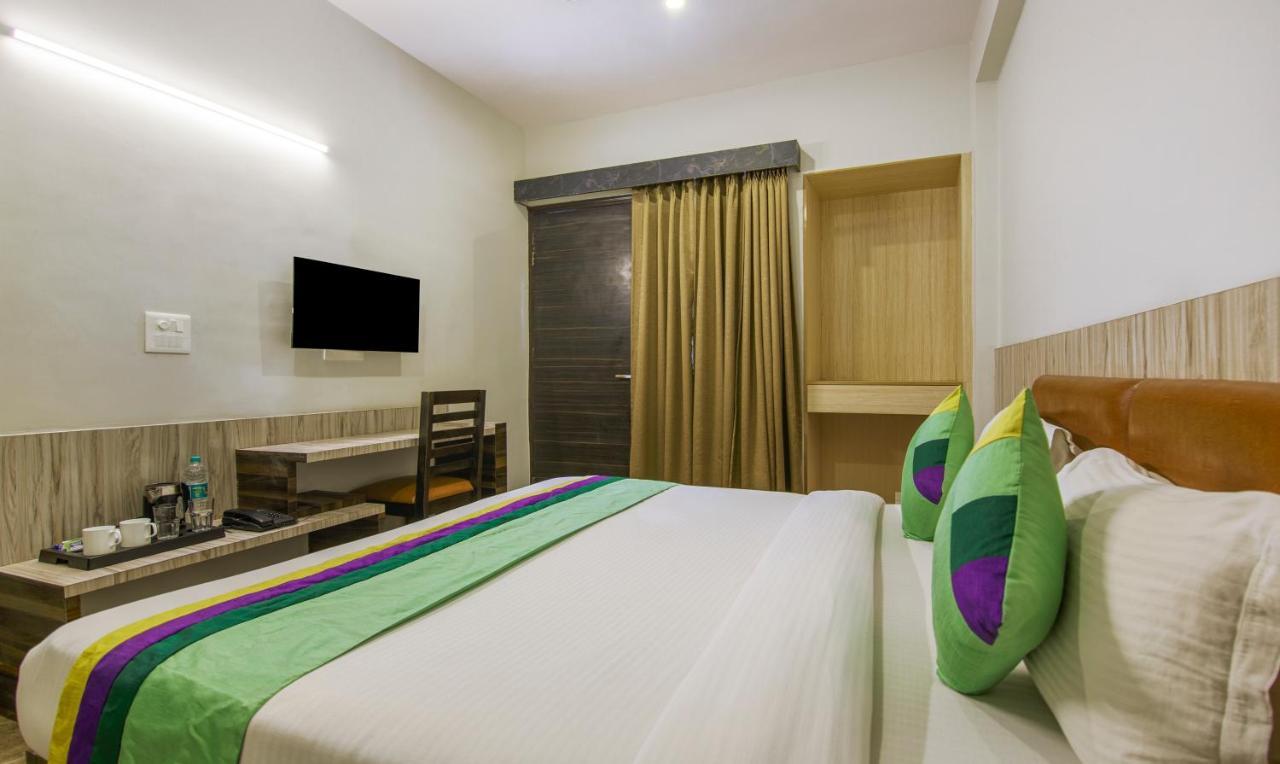 Hotel Treebo Swastika Premium Noida Esterno foto